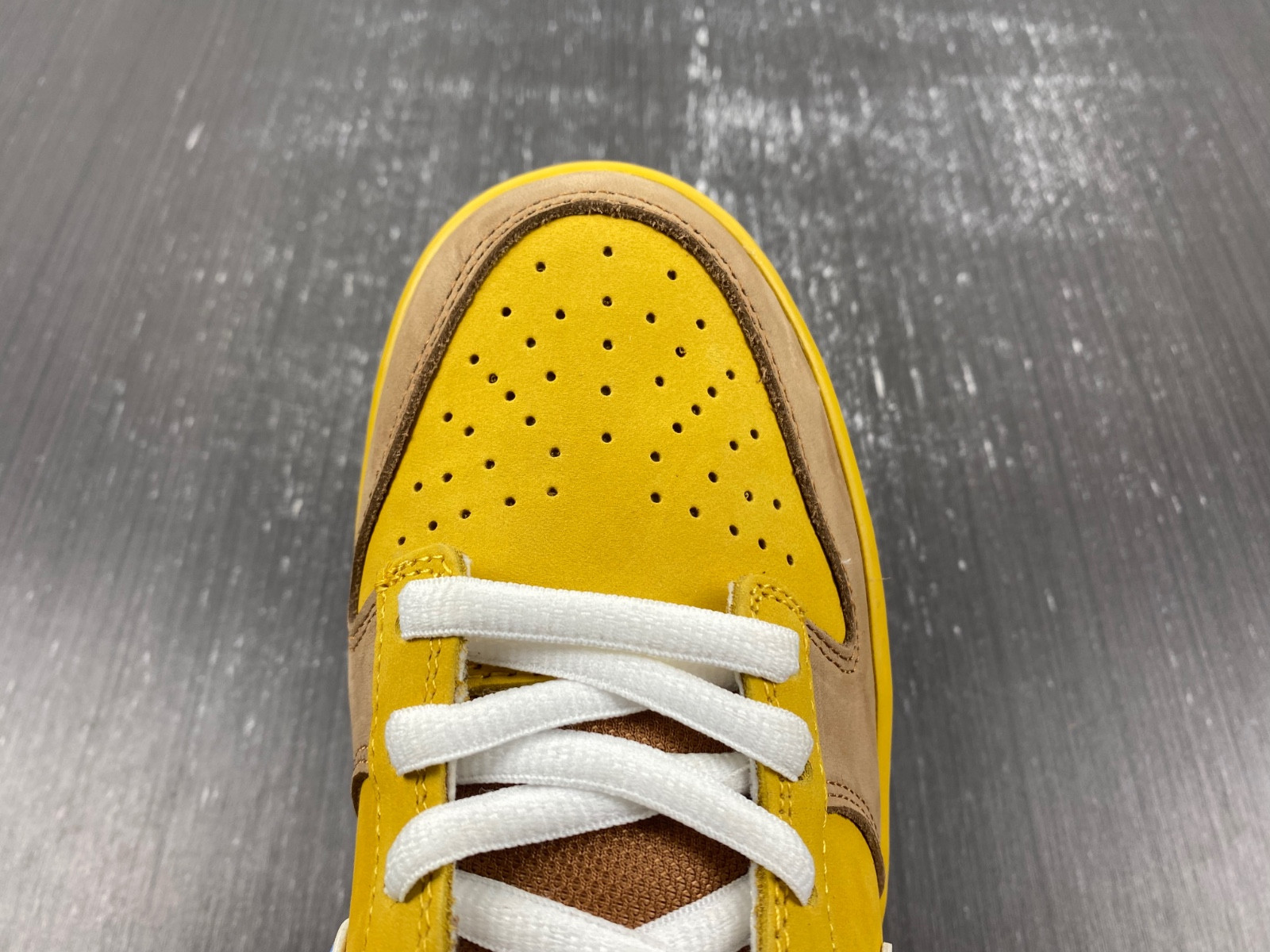 Nike SB Dunk Low Newcastle Brown Ale 313170-741