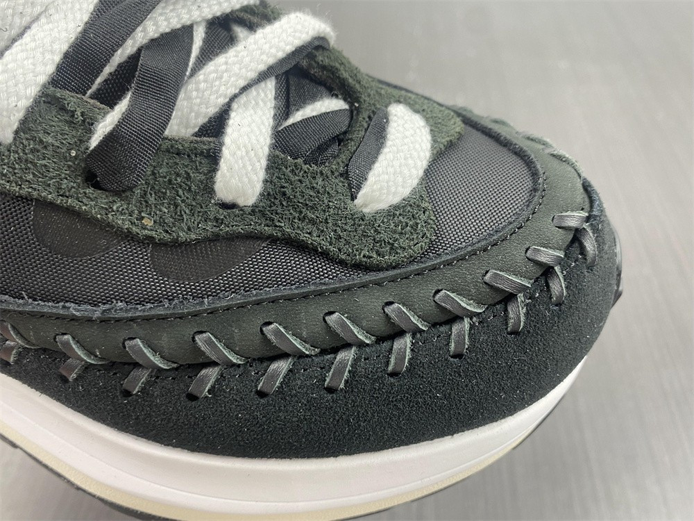 Nike Vaporwaffle sacai Jean Paul Gaultier Black White  DH9186-001