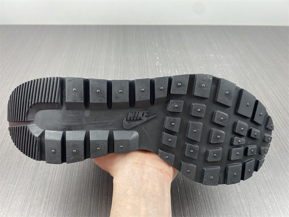 Nike Vaporwaffle sacai Jean Paul Gaultier Black White  DH9186-001