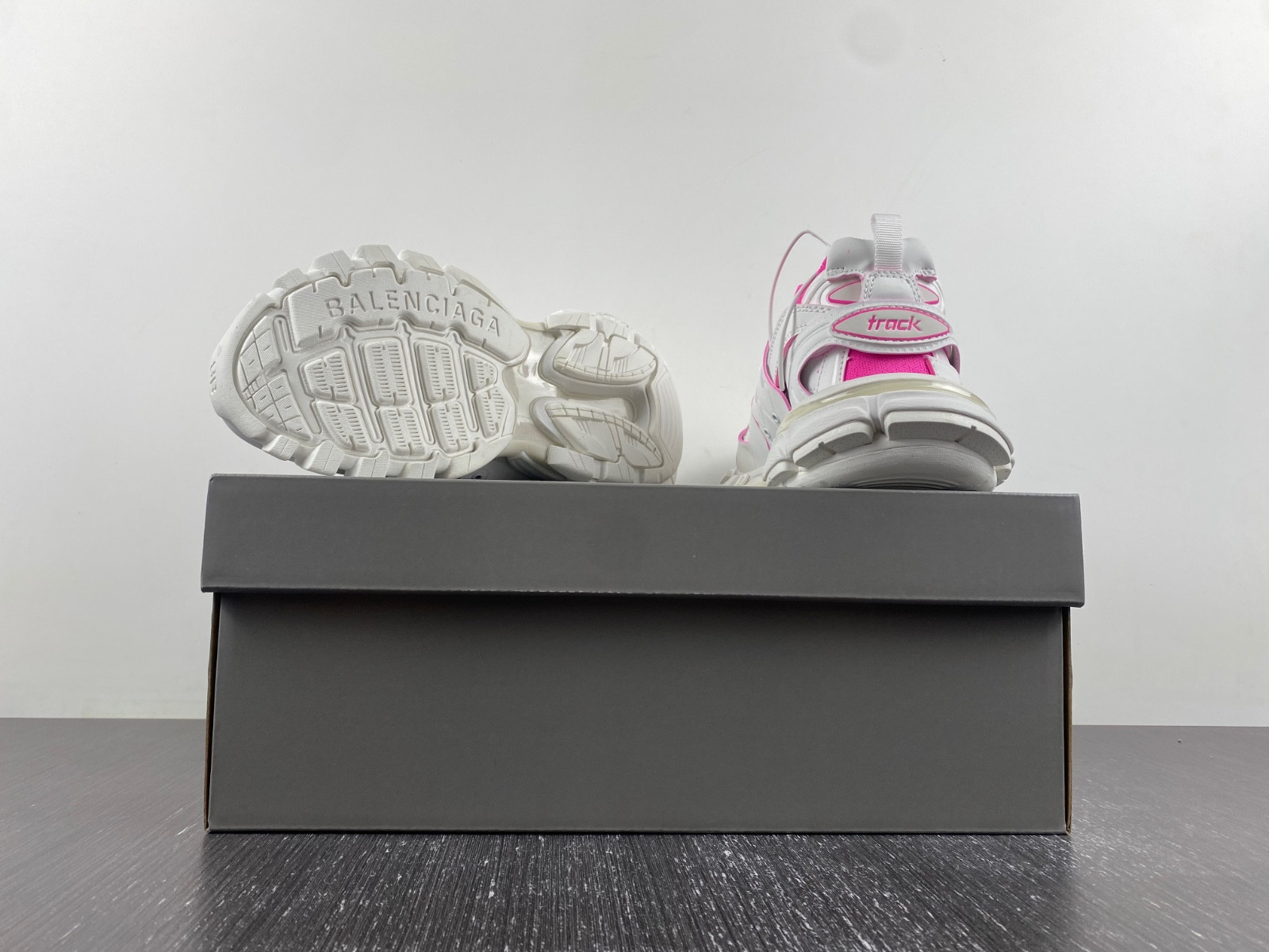 Ba*len*cia*ga track 736328 w3skc 9055