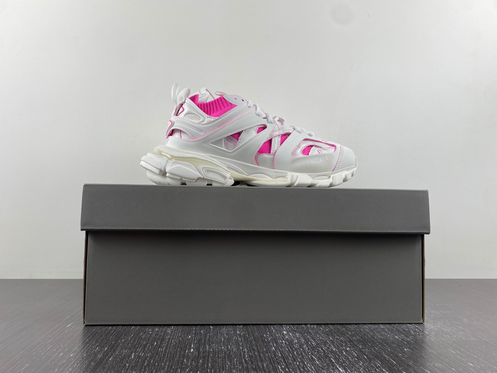 Ba*len*cia*ga track 736328 w3skc 9055