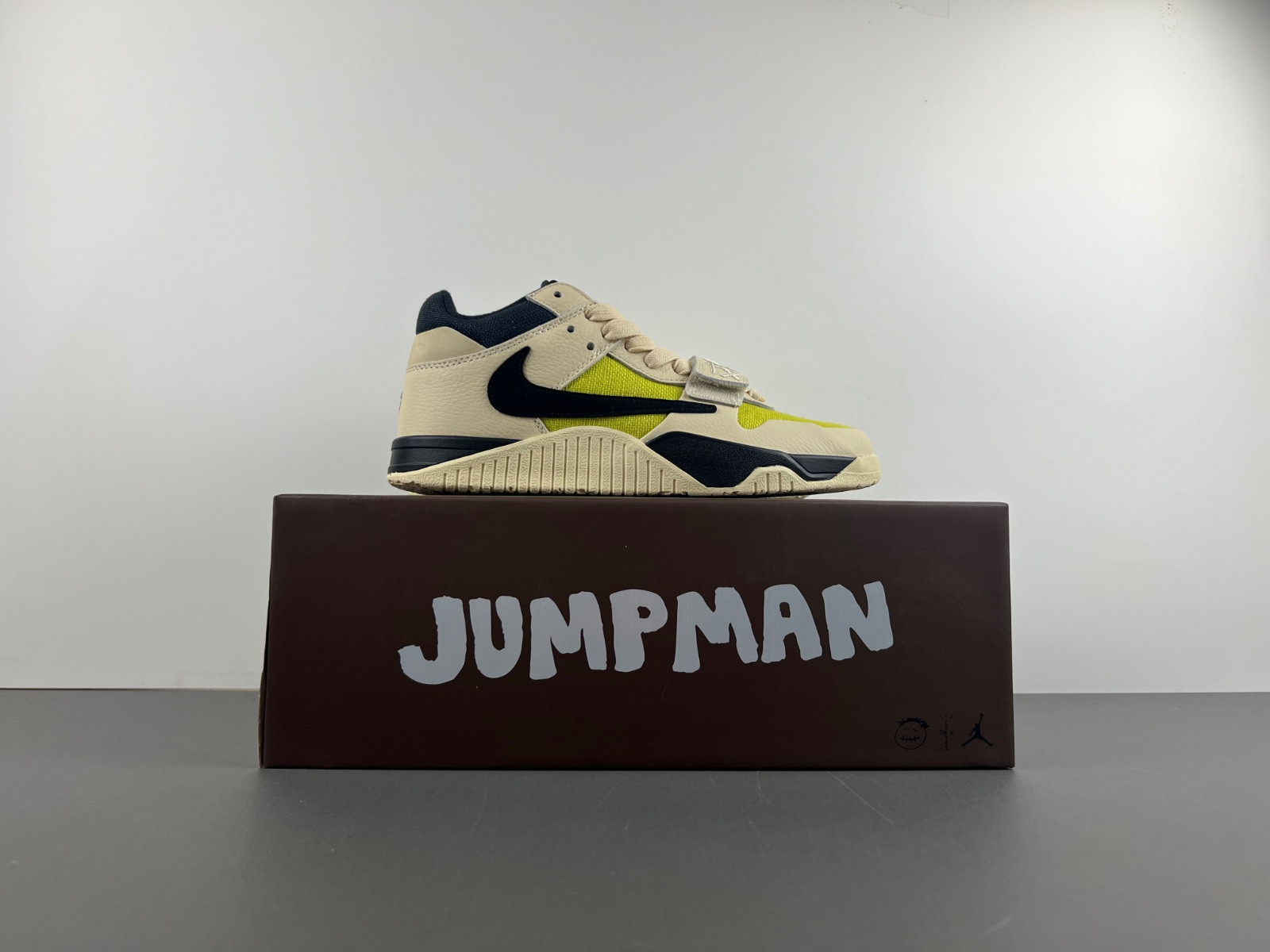 Travis Scott x Jordan Jumpman FZ8117-102