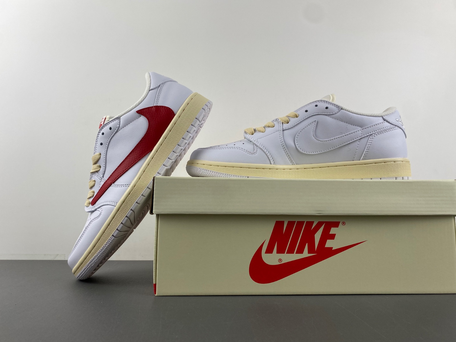 Travis Scott x Air Jordan 1 Low OG CQ4277-113